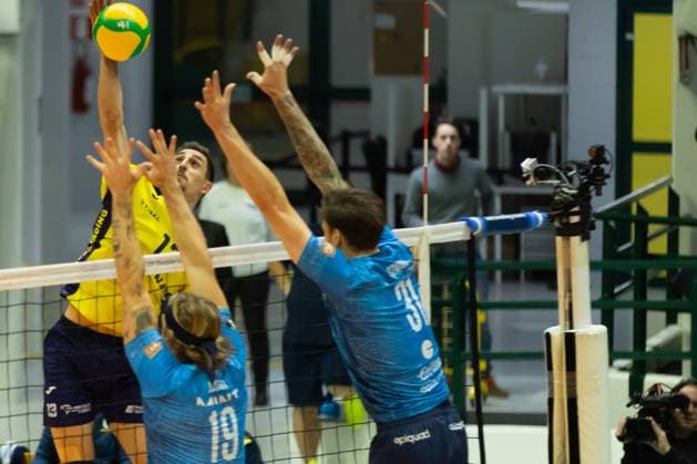 GULMEZOGLU Yigit (Fenerbahce Medicana Istanbul) during round 4 of Champions League Men between Mint VeroVolley Monza and Fenerbahce Istanbul at Opiquad Arena, Monza, Italy on December 17, 2024 during Vero Volley Monza vs Fenerbahce Medicano Istanbul, CEV Champions League volleyball match in Monza, Italy, December 17 2024  Copyright: xValerioxOrigo IPAxSportx xipa-agency.netx xx IPA_52473547 IPA_Agency_IPA52473547
