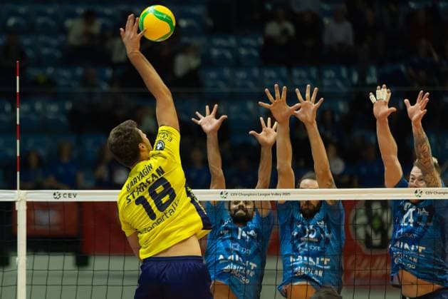 KARYAGIN Denis (Fenerbahce Medicana Istanbul) during round 4 of Champions League Men between Mint VeroVolley Monza and Fenerbahce Istanbul at Opiquad Arena, Monza, Italy on December 17, 2024 during Vero Volley Monza vs Fenerbahce Medicano Istanbul, CEV Champions League volleyball match in Monza, Italy, December 17 2024  Copyright: xValerioxOrigo IPAxSportx xipa-agency.netx xx IPA_52473565 IPA_Agency_IPA52473565