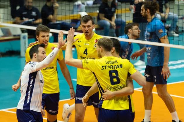 VOLLEY - Champions League Men - Vero Volley Monza vs Fenerbahce Medicano Istanbul Happiness of Players of Fenerbahce Medicana Istanbul during round 4 of Champions League Men between Mint VeroVolley Monza and Fenerbahce Istanbul at Opiquad Arena, Monza, Italy on December 17, 2024 during Vero Volley Monza vs Fenerbahce Medicano Istanbul, CEV Champions League volleyball match in Monza, Italy, December 17 2024 Monza Italy  Copyright: xIPAxSport ABACAx