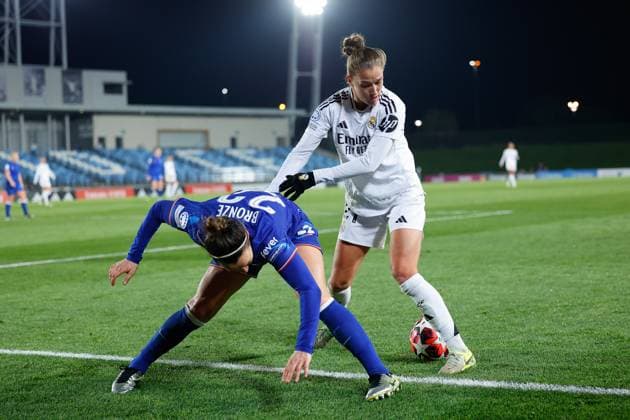 December 17, 2024, Valdebebas, Madrid, SPAIN: Lucy Bronze of Chelsea and Ingrid Filippa Angeldahl of Real Madrid in action during the UEFA Womenâ€⠢s Champions League, Group B, football match played between Real Madrid and Chelsea at Alfredo Di Stefano stadium on December 17, 2024, in Valdebebas, Madrid, Spain. Valdebebas SPAIN - ZUMAa181 20241217_zaa_a181_173 Copyright: xDennisxAgyemanx