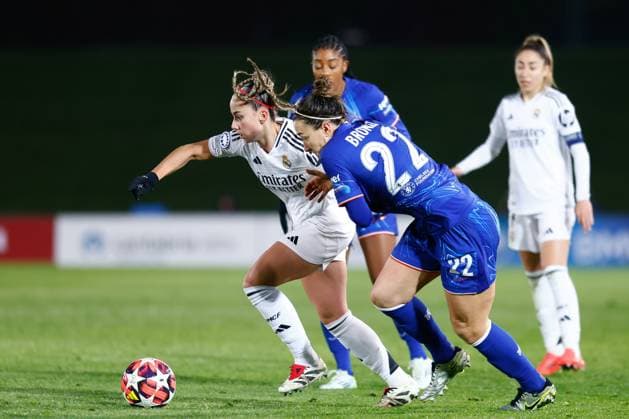 December 17, 2024, Valdebebas, Madrid, SPAIN: Athenea del Castillo of Real Madrid and Lucy Bronze of Chelsea in action during the UEFA Womenâ€⠢s Champions League, Group B, football match played between Real Madrid and Chelsea at Alfredo Di Stefano stadium on December 17, 2024, in Valdebebas, Madrid, Spain. Valdebebas SPAIN - ZUMAa181 20241217_zaa_a181_181 Copyright: xDennisxAgyemanx