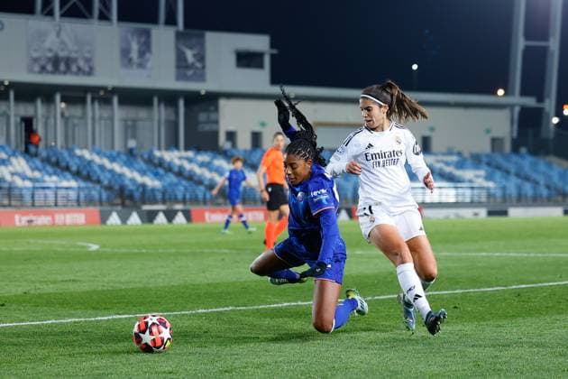 December 17, 2024, Valdebebas, Madrid, SPAIN: Alba Redondo of Real Madrid and Ashley Lawrence of Chelsea in action during the UEFA Womenâ€⠢s Champions League, Group B, football match played between Real Madrid and Chelsea at Alfredo Di Stefano stadium on December 17, 2024, in Valdebebas, Madrid, Spain. Valdebebas SPAIN - ZUMAa181 20241217_zaa_a181_184 Copyright: xDennisxAgyemanx