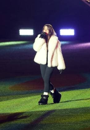 17.12.24 VfB Stuttgart Weihnachtskonzert Deutschland, Stuttgart, 17.12.2024, Fussball, Bundesliga, VfB Stuttgart Weihnachtskonzert: Vanessa Mai.