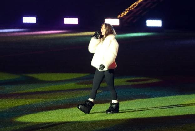 17.12.24 VfB Stuttgart Weihnachtskonzert Deutschland, Stuttgart, 17.12.2024, Fussball, Bundesliga, VfB Stuttgart Weihnachtskonzert: Vanessa Mai.