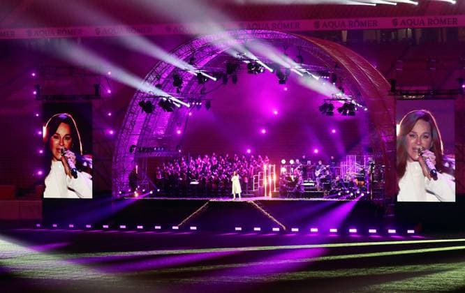 17.12.24 VfB Stuttgart Weihnachtskonzert Deutschland, Stuttgart, 17.12.2024, Fussball, Bundesliga, VfB Stuttgart Weihnachtskonzert: Andrea Berg.