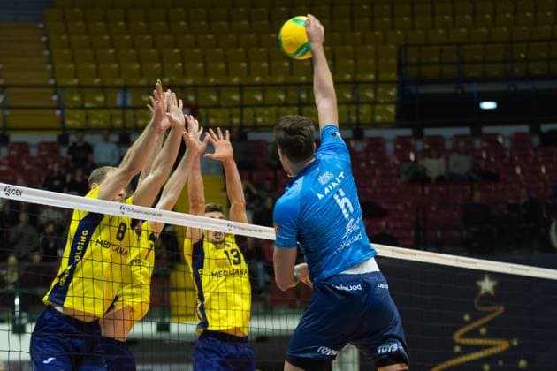 VOLLEY - Champions League Men - Vero Volley Monza vs Fenerbahce Medicano Istanbul Erik Rohrs (Mint Vero Volley Monza) during round 4 of Champions League Men between Mint VeroVolley Monza and Fenerbahce Istanbul at Opiquad Arena, Monza, Italy on December 17, 2024 during Vero Volley Monza vs Fenerbahce Medicano Istanbul, CEV Champions League volleyball match in Monza, Italy, December 17 2024 Monza Italy  Copyright: xIPAxSport ABACAx