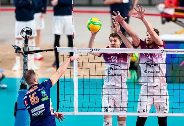 PGE Projekt Warszawa vs ACH Volley Ljubljana - Champions League Jan Pokersnik , Karol Borkowski , Jakub Kochanowski during CEV Volleyball Men Champions League match PGE Projekt Warszawa vs ACH Volley Ljubljana in Warsaw Poland on 17 December 2024. Warsaw Poland  Copyright: xFotoxOlimpikx originalFilename:jastrzebowski-pgeproje241217_npYM0.jpg