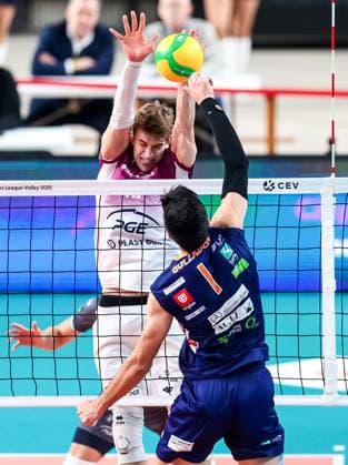 PGE Projekt Warszawa vs ACH Volley Ljubljana - Champions League Artur Szalpuk , Amir Mohammad Golzadeh during CEV Volleyball Men Champions League match PGE Projekt Warszawa vs ACH Volley Ljubljana in Warsaw Poland on 17 December 2024. Warsaw Poland  Copyright: xFotoxOlimpikx originalFilename:jastrzebowski-pgeproje241217_npXG5.jpg