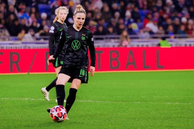 Lyon, France Svenja Huth (10 Wolfsburg) in action during the UEFA Women?s Champions League game between Olympique Lyonnais and VfL Wolfsburg at Groupama Stadium in Lyon, France. (Pauline FIGUET SPP) Copyright: xPaulinexFIGUETx xSPPx spp-en-PaFiSp-PF_OLWOB1951