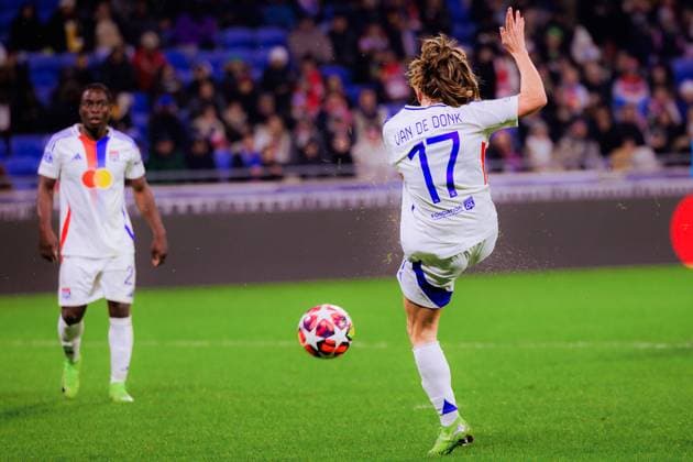 Lyon, France Danielle van de Donk (17 Olympique Lyonnais) in action during the UEFA Women?s Champions League game between Olympique Lyonnais and VfL Wolfsburg at Groupama Stadium in Lyon, France. (Pauline FIGUET SPP) Copyright: xPaulinexFIGUETx xSPPx spp-en-PaFiSp-PF_OLWOB1968