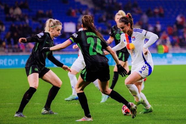 Lyon, France Sara Dabritz (8 Olympique Lyonnais) in action during the UEFA Women?s Champions League game between Olympique Lyonnais and VfL Wolfsburg at Groupama Stadium in Lyon, France. (Pauline FIGUET SPP) Copyright: xPaulinexFIGUETx xSPPx spp-en-PaFiSp-PF_OLWOB1978