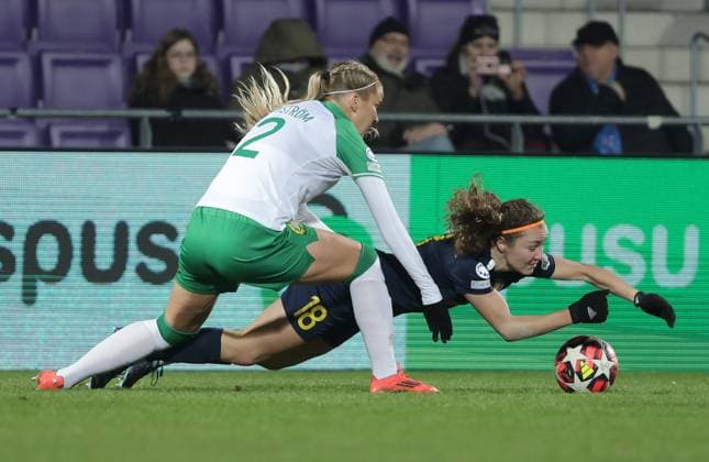 WOMEN SOCCER - UEFA CL, St.Poelten vs Hammarby VIENNA,AUSTRIA,18.DEC.24 - WOMEN SOCCER - UEFA Women s Champions League, group stage, SKN Sankt Poelten vs Hammarby IF. Image shows Eva Nystroem (Hammarby) and Melanie Brunnthaler (St.Poelten).  GEPAxpictures xWalterxLuger