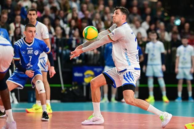 Volleyball I Herren I Saison 2024-2025 I Champions League Volley I 4th Round Leg 4 CLVM 84 I SVG Lüneburg - Levski SOFIA I 18.12.2024 Julius FIRKAL (22, Levski SOFIA) mit der Ballannahme Lüneburg LKH Arena Niedersachsen Deutschland Copyright: xLobeca AndreasxHannigx