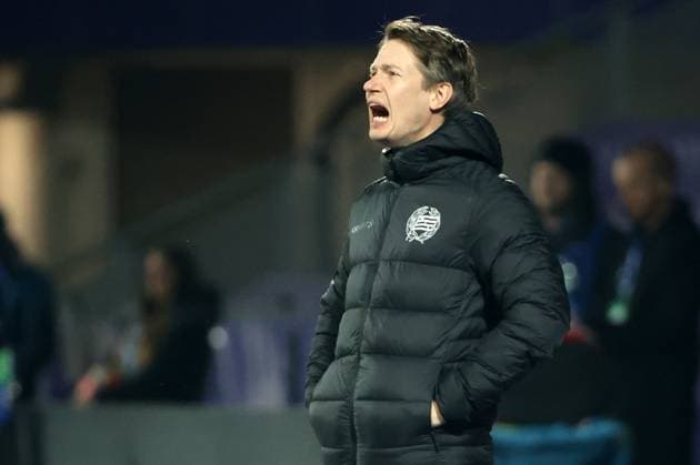 WOMEN SOCCER - UEFA CL, St.Poelten vs Hammarby VIENNA,AUSTRIA,18.DEC.24 - WOMEN SOCCER - UEFA Women s Champions League, group stage, SKN Sankt Poelten vs Hammarby IF. Image shows headcoach Martin Erik Johan Sjoegren (Hammarby).  GEPAxpictures xWalterxLuger