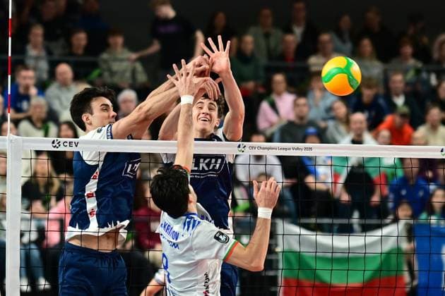 Volleyball I Herren I Saison 2024-2025 I Champions League Volley I 4th Round Leg 4 CLVM 84 I SVG Lüneburg - Levski SOFIA I 18.12.2024 Xander Wolf Wassenaar Ketrzynski (11, SVG Lüneburg) und Joscha Kunstmann (7, SVG Lüneburg) haben Spaß - hier beim Block gegen Todor SKRIMOV (8, Levski SOFIA) Lüneburg LKH Arena Niedersachsen Deutschland Copyright: xLobeca AndreasxHannigx