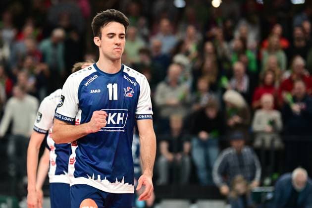 Volleyball I Herren I Saison 2024-2025 I Champions League Volley I 4th Round Leg 4 CLVM 84 I SVG Lüneburg - Levski SOFIA I 18.12.2024 Jubel, Begeisterung, Enthusiasmus, Euphorie, Freude, Glücksgefühl, Heiterkeit bei: Xander Wolf Wassenaar Ketrzynski (11, SVG Lüneburg) - das ist der zweite Satz für Lüneburg Lüneburg LKH Arena Niedersachsen Deutschland Copyright: xLobeca AndreasxHannigx