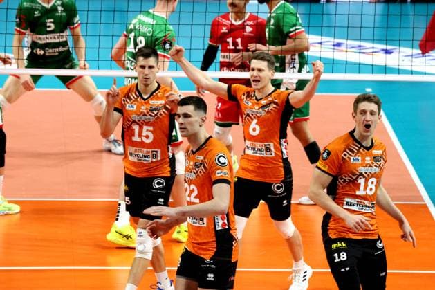 DEU, CEV - Group A, BR Volleys vs. Greenyard Masaik, 18.12.2024, Max-Schmeling-Halle, Berlin, DEU, CEV - Group A, BR Volleys vs. Greenyard Masaik, im Bild BR Volleys-Spielerkreis Foto: Juergen Engler nordphoto GmbH