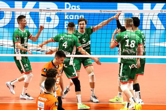 DEU, CEV - Group A, BR Volleys vs. Greenyard Masaik, 18.12.2024, Max-Schmeling-Halle, Berlin, DEU, CEV - Group A, BR Volleys vs. Greenyard Masaik, im Bild Greenyard-Spielerkreis Foto: Juergen Engler nordphoto GmbH