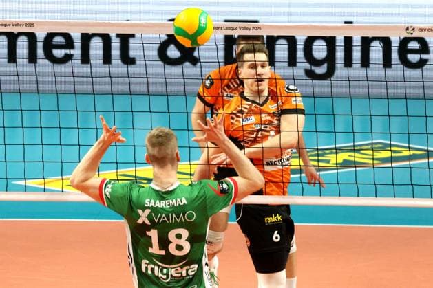DEU, CEV - Group A, BR Volleys vs. Greenyard Masaik, 18.12.2024, Max-Schmeling-Halle, Berlin, DEU, CEV - Group A, BR Volleys vs. Greenyard Masaik, im Bild Johannes Tille (BR Volleys 6), Alex Saaremaa (Greenyard 18) Foto: Juergen Engler nordphoto GmbH