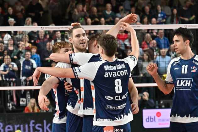 GER; VL, Champions League, SVG Lueneburg vs Levski Sofia 18.12.2024, LKH Arena, Lueneburg, GER; VL, Champions League, SVG Lueneburg vs Levski Sofia im Bild die Lueneburger Mannschaft jubelt