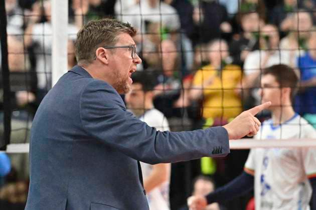 GER; VL, Champions League, SVG Lueneburg vs Levski Sofia 18.12.2024, LKH Arena, Lueneburg, GER; VL, Champions League, SVG Lueneburg vs Levski Sofia im Bild Trainer Stefan Huebner (Hübner Lueneburg)