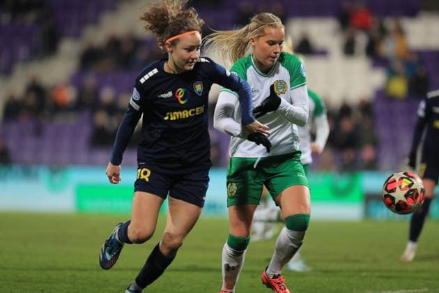 Vienna Austria, December 18th, 2024: Melanie Brunnthaler (18 SKN St Polten) attempting to get past a Hammarby player during the UEFA Womens European Champions League match St Polten vs Hammarby at Viola Park Tom Seiss SPP (Tom Seiss SPP) Copyright: xTomxSeissx xSPPx spp-en-ToSeSp-20241217 St Polten vs Hammarby-7078