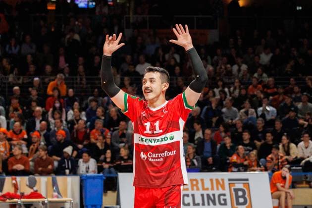Landon Douglas Currie (VC Greenyard Maaseik, 11) freut sich, Emotion auf dem Spielfeld, BRVolleys vs Greenyard Maaseik, Champions League, 2024_12_18 Berlin Berlin Land Copyright: xFootxBowl ThomasxSobotzkix