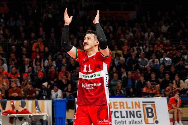 Landon Douglas Currie (VC Greenyard Maaseik, 11) freut sich, Emotion auf dem Spielfeld BRVolleys vs Greenyard Maaseik, Champions League, 2024_12_18 Berlin Berlin Land Copyright: xFootxBowl ThomasxSobotzkix