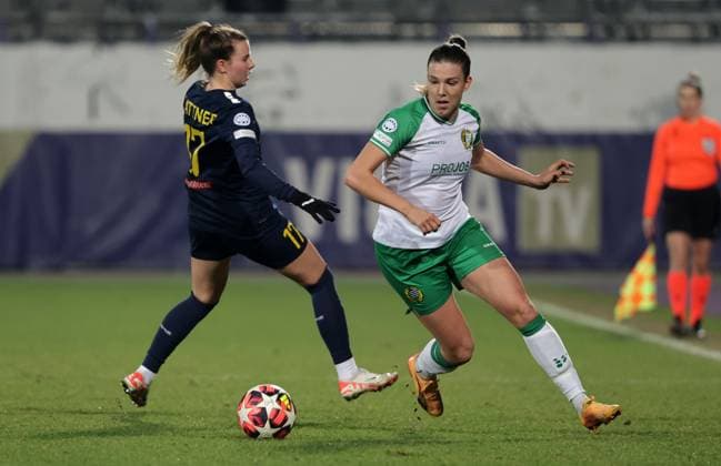 WOMEN SOCCER - UEFA CL, St.Poelten vs Hammarby VIENNA,AUSTRIA,18.DEC.24 - WOMEN SOCCER - UEFA Women s Champions League, group stage, SKN Sankt Poelten vs Hammarby IF. Image shows Sarah Mattner (St.Poelten) and Emma Westin (Hammarby).  GEPAxpictures xWalterxLuger