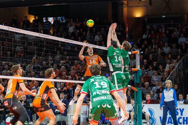 Moritz Reichert (BR Volleys, 15) holt zum schmettern aus, BRVolleys vs Greenyard Maaseik, Champions League, 2024_12_18 Berlin Berlin Land Copyright: xFootxBowl ThomasxSobotzkix