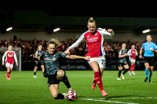London, England, December 18 2024: Stina Blackstenius (25 Arsenal) and Magdalena Eriksson (5 FC Bayern Munich) in action during the UEFA Womens Champions League game between Arsenal and FC Bayern Munich at Meadow Park in London, England. (Pedro Porru SPP) Copyright: xPedroxPorrux xSPPx spp-en-PePoSp-4F8A5889_DxO