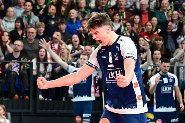 Volleyball I Herren I Saison 2024-2025 I Champions League Volley I 4th Round Leg 4 CLVM 84 I SVG Lüneburg - Levski SOFIA I 18.12.2024 Er wurde zwar nicht MVP - hat aber einen wichtigen Anteil am 3:0 Sieg der Lüneburger: Jubel, Begeisterung, Enthusiasmus, Euphorie, Freude, Glücksgefühl, Heiterkeit bei: bei Theo Mohwinkel (8, SVG Lüneburg) Lüneburg LKH Arena Niedersachsen Deutschland Copyright: xLobeca AndreasxHannigx