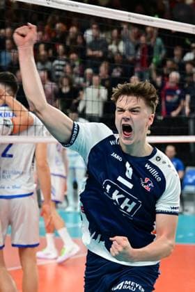 Volleyball I Herren I Saison 2024-2025 I Champions League Volley I 4th Round Leg 4 CLVM 84 I SVG Lüneburg - Levski SOFIA I 18.12.2024 Jubel, Begeisterung, Enthusiasmus, Euphorie, Freude, Glücksgefühl, Heiterkeit bei: Theo Mohwinkel (8, SVG Lüneburg) macht den Sack zu und markiert den Matchball Lüneburg LKH Arena Niedersachsen Deutschland Copyright: xLobeca AndreasxHannigx