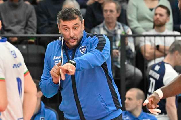 GER; VL, Champions League, SVG Lueneburg vs Levski Sofia 18.12.2024, LKH Arena, Lueneburg, GER; VL, Champions League, SVG Lueneburg vs Levski Sofia im Bild Trainer Nikolay Jeliazkov (Sofia)