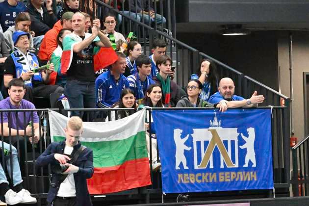 GER; VL, Champions League, SVG Lueneburg vs Levski Sofia 18.12.2024, LKH Arena, Lueneburg, GER; VL, Champions League, SVG Lueneburg vs Levski Sofia im Bild Feature Fans aus Sofia