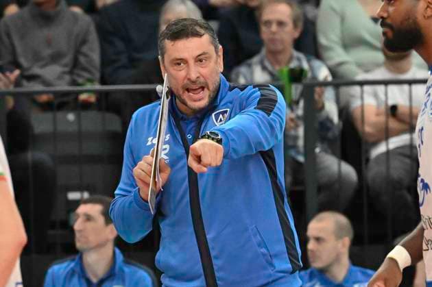 GER; VL, Champions League, SVG Lueneburg vs Levski Sofia 18.12.2024, LKH Arena, Lueneburg, GER; VL, Champions League, SVG Lueneburg vs Levski Sofia im Bild Trainer Nikolay Jeliazkov (Sofia)
