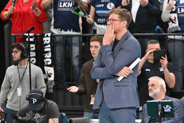 GER; VL, Champions League, SVG Lueneburg vs Levski Sofia 18.12.2024, LKH Arena, Lueneburg, GER; VL, Champions League, SVG Lueneburg vs Levski Sofia im Bild Trainer Stefan Huebner (Hübner Lueneburg)