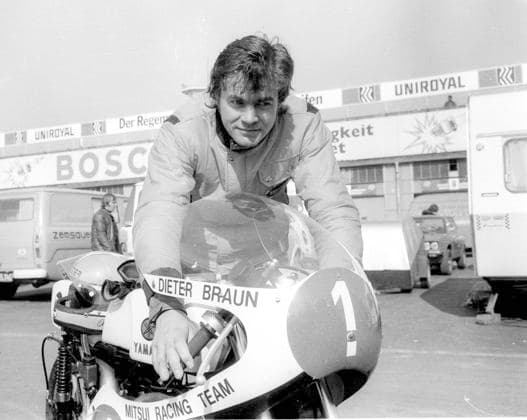 Motorrad, Großer Preis von Deutschland, Training, 27.04.1974 auf dem Nürburgring Dieter Braun (GER), Weltmeister 250 cm³ im Jahr 1973, mit seiner Yamaha mit der Startnummer 1 *** Motorcycle, German Grand Prix, Practice, 27 04 1974 at the Nürburgring Dieter Braun GER , World Champion 250 cm³ in 1973, with his Yamaha with starting number 1 HM
