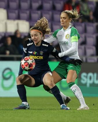 WOMEN SOCCER - UEFA CL, St.Poelten vs Hammarby VIENNA,AUSTRIA,18.DEC.24 - WOMEN SOCCER - UEFA Women s Champions League, group stage, SKN Sankt Poelten vs Hammarby IF. Image shows Melanie Brunnthaler (St.Poelten) and Alice Carlsson (Hammarby).  GEPAxpictures xWalterxLuger