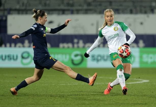 WOMEN SOCCER - UEFA CL, St.Poelten vs Hammarby VIENNA,AUSTRIA,18.DEC.24 - WOMEN SOCCER - UEFA Women s Champions League, group stage, SKN Sankt Poelten vs Hammarby IF. Image shows Maria Mikolajova (St.Poelten) and Eva Nystroem (Hammarby).  GEPAxpictures xWalterxLuger
