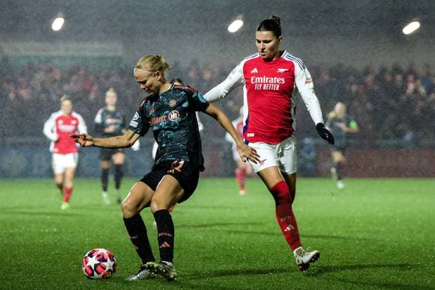 London, England, December 19 2024: Pernille Harder (21 FC Bayern Munich) and Steph Catley (7 Arsenal) in action during the UEFA Womens Champions League game between Arsenal and FC Bayern Munich at Meadow Park in London, England. (Pedro Porru SPP) Copyright: xPedroxPorrux xSPPx spp-en-PePoSp-4F8A5981_DxO