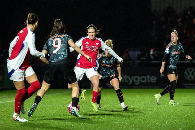 London, England, December 19 2024: Mariona Caldentey (8 Arsenal) in action during the UEFA Womens Champions League game between Arsenal and FC Bayern Munich at Meadow Park in London, England. (Pedro Porru SPP) Copyright: xPedroxPorrux xSPPx spp-en-PePoSp-4F8A6008_DxOA