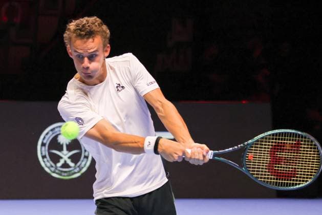(241219) -- JEDDAH, Dec. 19, 2024 -- Luca Van Assche of France competes during the round robin match against Shang Juncheng of China at the Next Gen ATP, Tennis Herren Finals tennis tournament in Jeddah, Saudi Arabia, Dec. 18, 2024. ) (SP)SAUDI ARABIA-JEDDAH-TENNIS-NEXT GEN ATP FINALS LuoxChen 