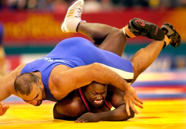 COMMONWEALTH GAMES MANCHESTER 2 8 2002 WRESTLING IN THE G-MEX UPTO 120kgs RASEM MASHTAQ ABDULLAH (AUS) V SANNEH NUHA (GAM) PICTURE DAVID ASHDOWN. COMMONWEALTH GAMES MANCHESTER DMGTCHPDPICT000411629010