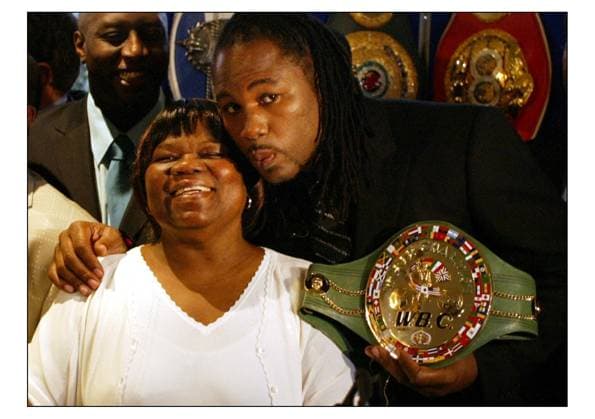 Lennox Lewis anounces his retirement as World Heavyweight Boxing Champion in London. pic David Sandison 6 2 2004 DMGTCHPDPICT000377119477