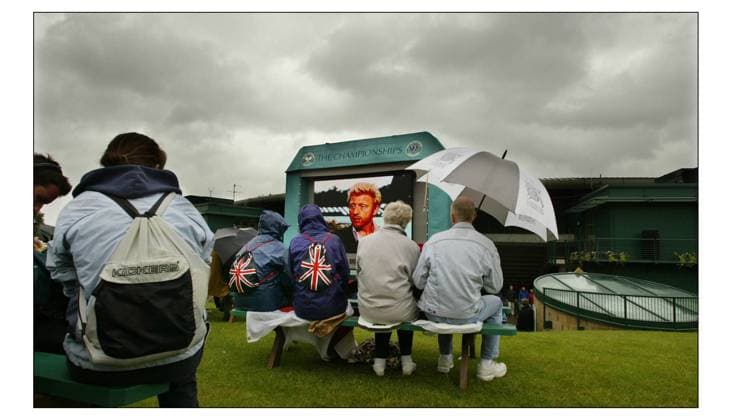 Wimbledon day 3......Rain,rain, rain pic David Sandison 23 6 2004 DMGTCHPDPICT000349291245