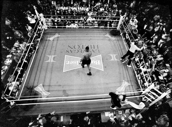 MIKE TYSON V FRANK BRUNO AT THE HILTON IN LAS VEGAS, FEB 1989. PICTURE DAVID ASHDOWN. 3belter.jpg DMGTCHPDPICT000404211787