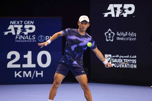 (241219) -- JEDDAH, Dec. 19, 2024 -- Shang Juncheng of China hits a return during the round robin match against Nishesh Basavareddy of the United States at the Next Gen ATP, Tennis Herren Finals tennis tournament in Jeddah, Saudi Arabia, Dec. 19, 2024. ) (SP)SAUDI ARABIA-JEDDAH-TENNIS-NEXT GEN ATP FINALS LuoxChen 