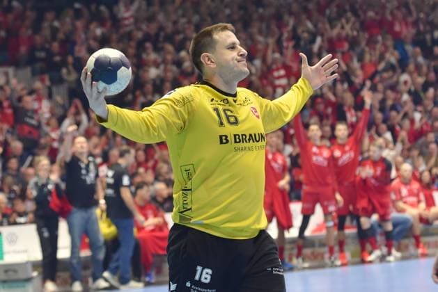 Jubel bei Nebojsa Simic (Torwart MT Melsungen 16) , GER, MT Melsungen - SG Flensburg-Handewitt, Handball, DHB-Pokal, Viertelfinale, Saison 2024 2025, 19.12.2024, GER, MT Melsungen - SG Flensburg-Handewitt, Handball, DHB-Pokal, Viertelfinale, Saison 2024 2025, 19.12.2024 Kassel Copyright: xEibner-Pressefotox xRolandxSippelx EP_RSL