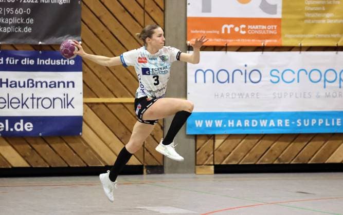 14.12.24 TG Nürtingen - ESV 1927 Regensburg Deutschland, Nürtingen, 14.12.2024, Handball, Frauen, 2. Bundesliga, TG Nürtingen - ESV 1927 Regensburg: Anika Neuer (ESV 1927 Regensburg).